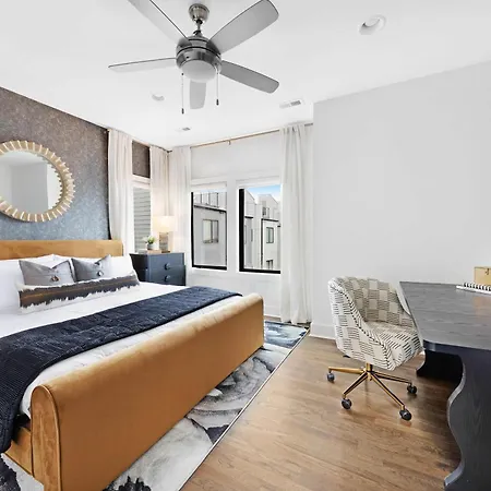 The Hawkins House - Walk To Gulch, Rooftop Views! Holiday home *
