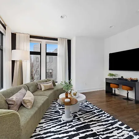 The Hawkins House - Walk To Gulch, Rooftop Views!