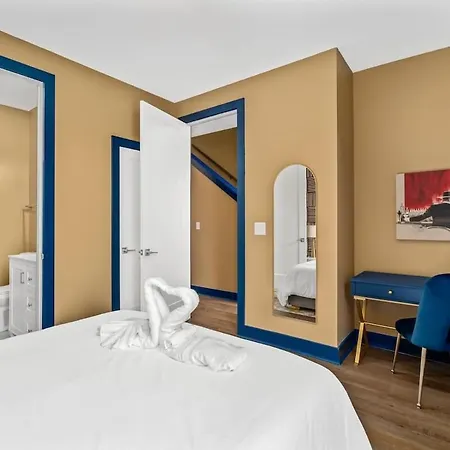 Chic Oasis 2 Miles From Dt - Pool Table - B-dashy Holiday home