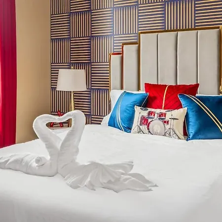 Chic Oasis 2 Miles From Dt - Pool Table - B-dashy *