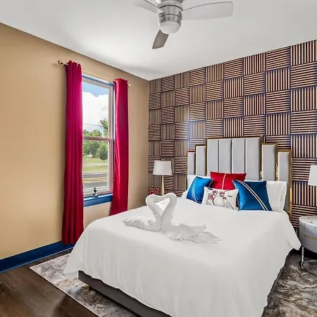 Chic Oasis 2 Miles From Dt - Pool Table - B-dashy Holiday home Nashville