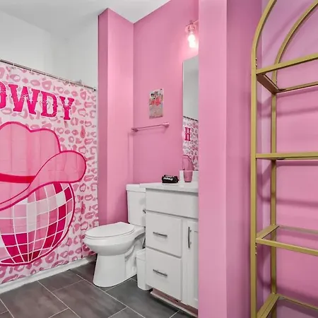 Girls' Getaway - Flamingle House - Broadway 2 Miles - Rooftop - Wow *