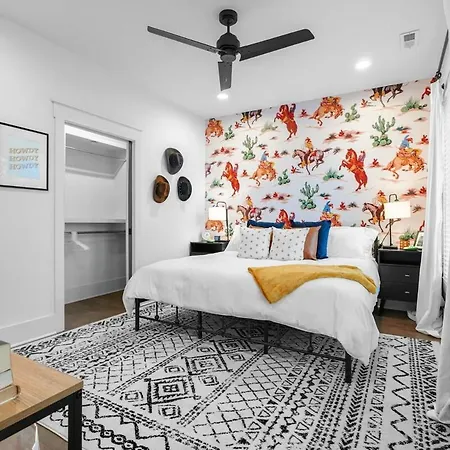 14 Bed Luxe Retreat With Game & Perfect For Large Groups! * Nashville