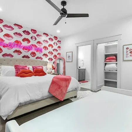 14 Bed Luxe Retreat With Game & Perfect For Large Groups! Holiday home