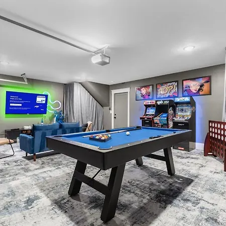 Holiday home 14 Bed Luxe Retreat With Game & Perfect For Large Groups! Nashville