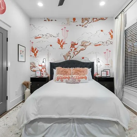 14 Bed Luxe Retreat With Game & Perfect For Large Groups! Nashville