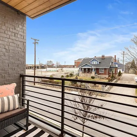 14 Bed Luxe Retreat With Game & Perfect For Large Groups!