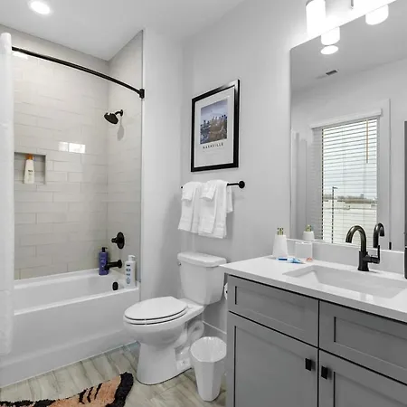 14 Bed Luxe Retreat With Game & Perfect For Large Groups! * Nashville