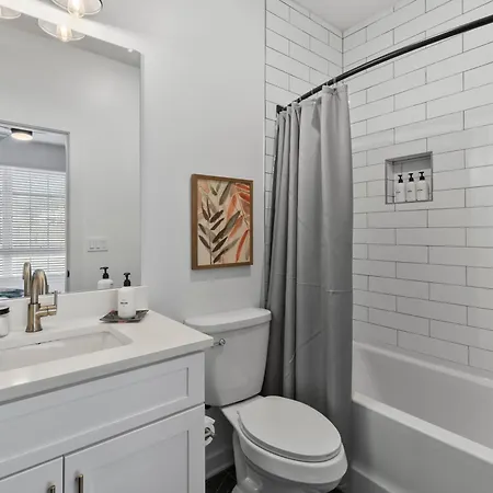 3 Miles To Broadway -garage, Patio, Walk To Shops * Nashville