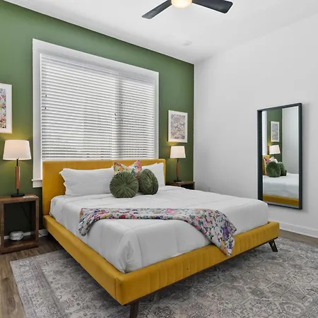 3 Miles To Broadway -garage, Patio, Walk To Shops Holiday home