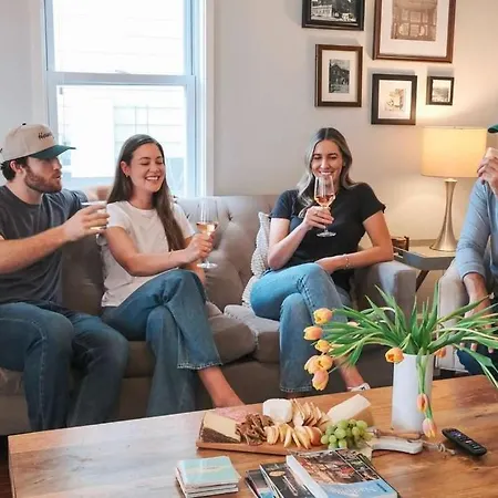 Historic Family *walk To Bars & Restaurants* Holiday home Nashville