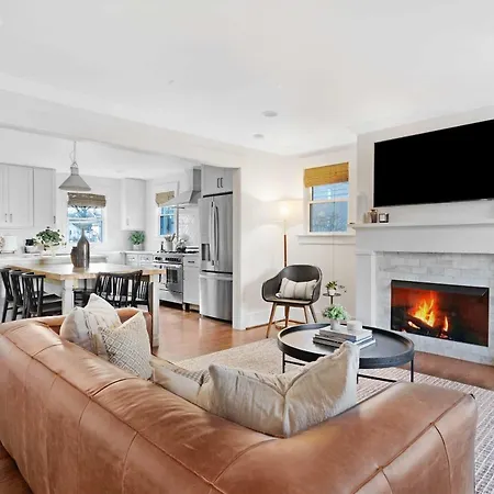The Magnolia House - 7 Beds & Full Of Charm Holiday home *