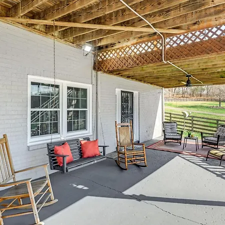 Rustic Cowboy Ranch Retreat: Near * Nashville
