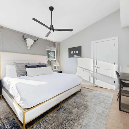 The Traveller New Redesign With Peloton & Sauna! Nashville