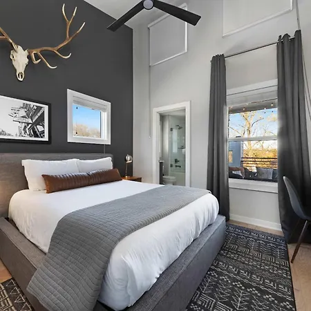 The Traveller New Redesign With Peloton & Sauna! Nashville