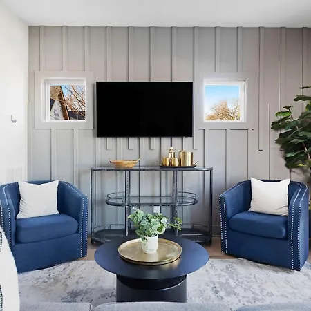 The Traveller New Redesign With Peloton & Sauna! * Nashville