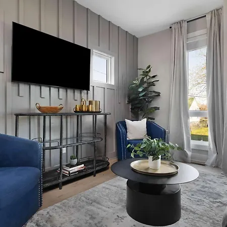 Holiday home The Traveller New Redesign With Peloton & Sauna!