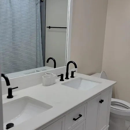 Beautiful, Enchanting, Private, 1 Bedroom 1 Bath Apartment *