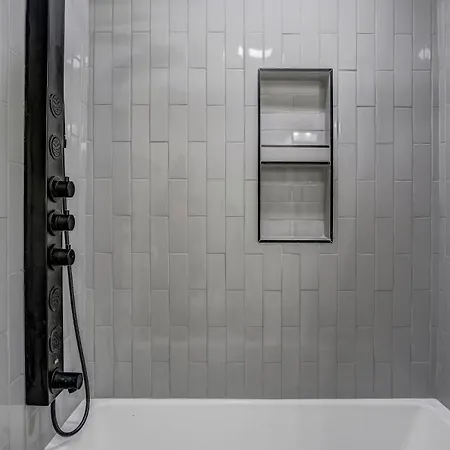 Beautiful, Enchanting, Private, 1 Bedroom 1 Bath Apartment *