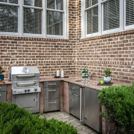 Luxe Large With Movie Room, Hot Tub, Garage * Nashville