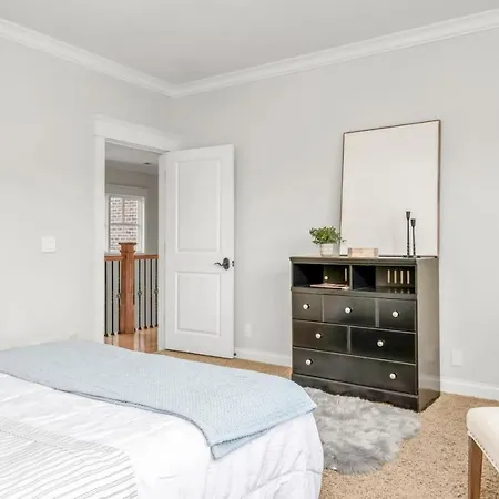 Luxe Large With Movie Room, Hot Tub, Garage * Nashville
