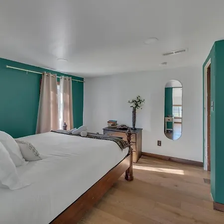 River Rustic Retreat - 15 Mins From Dt