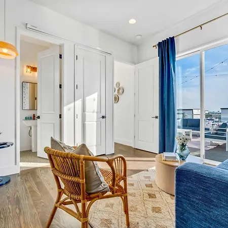 Taylor Swift Inspired Hot Tub Rooftop Deck Views *