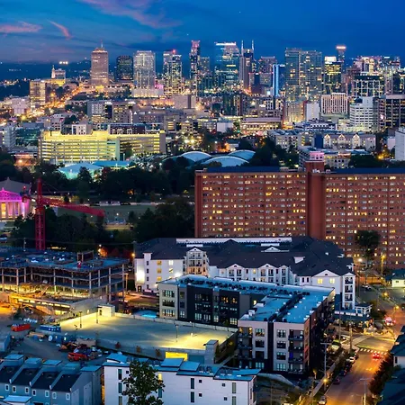 Walkable Midtown Location Modern Amenities Pool Gym Anthem By Avantstay *