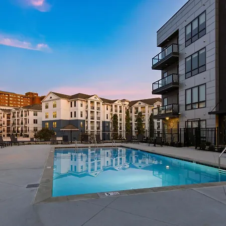 Walkable Midtown Location Modern Amenities Pool Gym Anthem By Avantstay Holiday home *