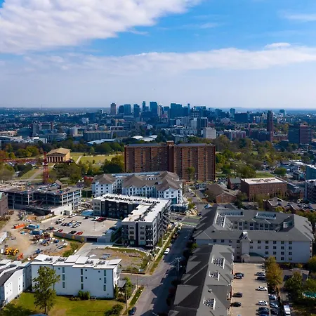 Walkable Midtown Location Modern Amenities Pool Gym Anthem By Avantstay * Nashville