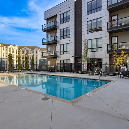 Walkable Midtown Location Modern Amenities Pool Gym Anthem By Avantstay *