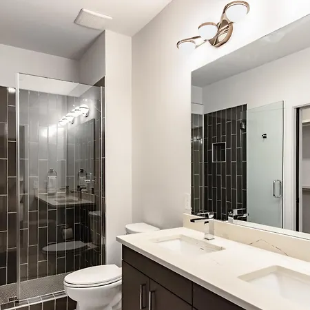 Walkable Midtown Location Modern Amenities Pool Gym Anthem By Avantstay