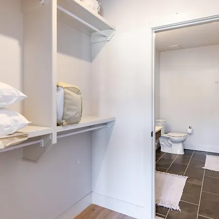 Holiday home Walkable Midtown Location Modern Amenities Pool Gym Anthem By Avantstay *