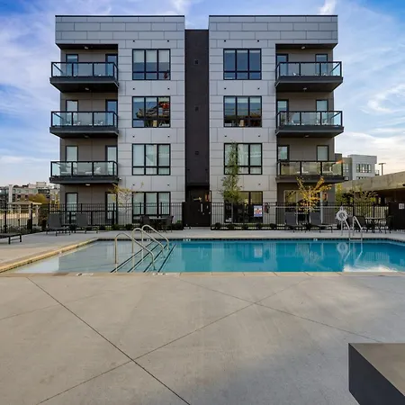 Holiday home Walkable Midtown Location Modern Amenities Pool Gym Anthem By Avantstay Nashville
