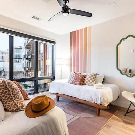 Walkable Midtown Location Modern Amenities Pool Gym Anthem By Avantstay Holiday home Nashville