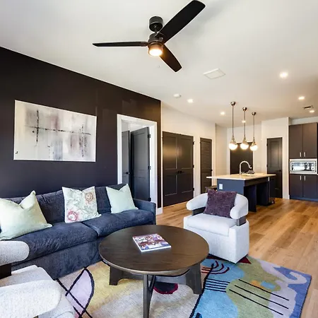 Walkable Midtown Location Modern Amenities Pool Gym Anthem By Avantstay Holiday home Nashville