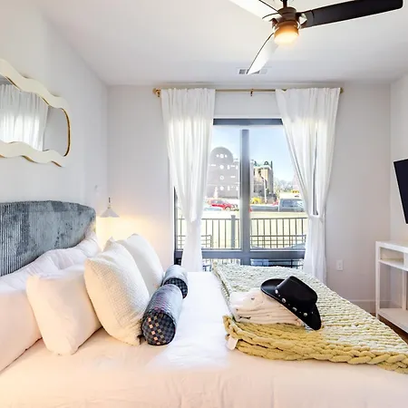 Walkable Midtown Location Modern Amenities Pool Gym Anthem By Avantstay Holiday home Nashville