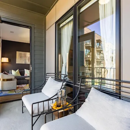 Walkable Midtown Location Modern Amenities Pool Gym Anthem By Avantstay