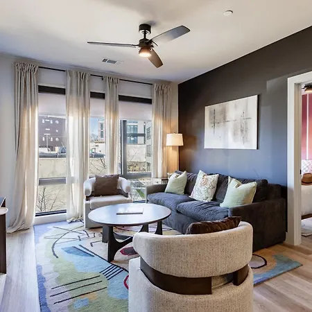 Holiday home Walkable Midtown Location Modern Amenities Pool Gym Anthem By Avantstay