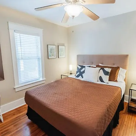 1009 Eastside Vibe - Big & Holiday home