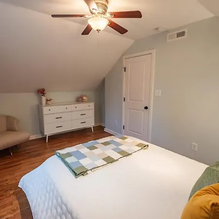 Cozy East Nash W Big Yard Holiday home