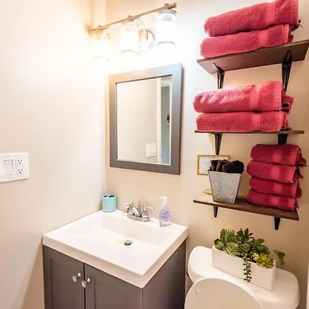 7 Min Drive To Broadway- Walkable Neighborhood Holiday home Nashville