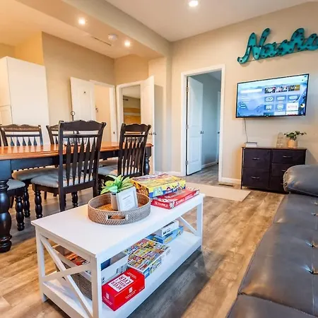 7 Min Drive To Broadway- Walkable Neighborhood Holiday home