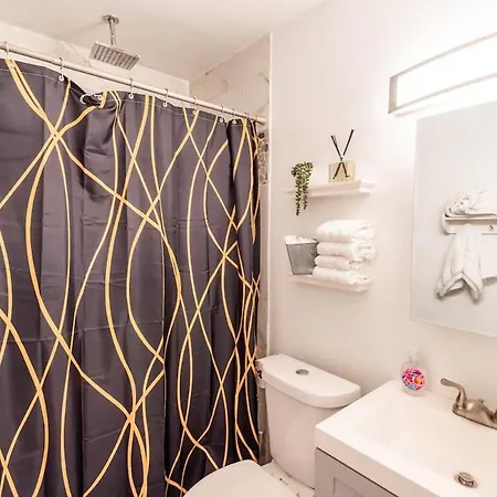 Sleeps 6-full Kitchen-4 Beds-big Couch-officespace *
