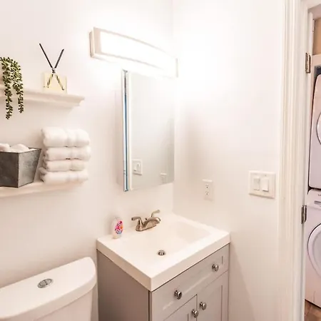Apartment Sleeps 6-full Kitchen-4 Beds-big Couch-officespace Nashville