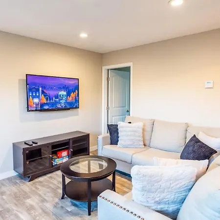 Sleeps 6-full Kitchen-4 Beds-big Couch-officespace Nashville