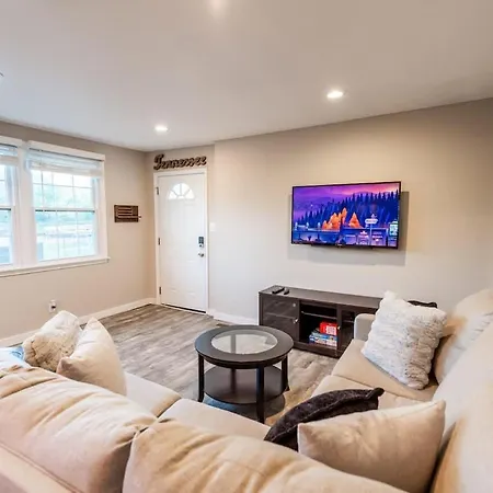 Sleeps 6-full Kitchen-4 Beds-big Couch-officespace
