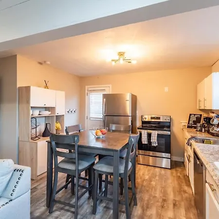 Sleeps 6-full Kitchen-4 Beds-big Couch-officespace Apartment Nashville