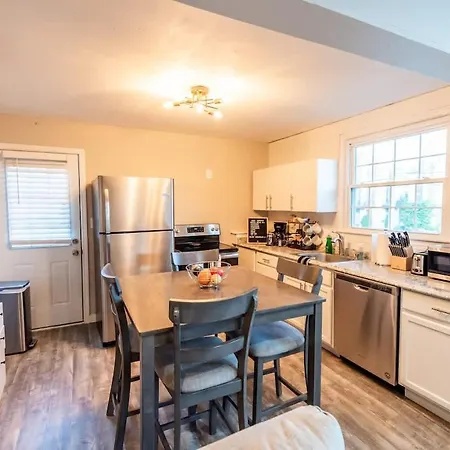Sleeps 6-full Kitchen-4 Beds-big Couch-officespace *