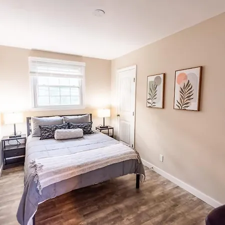 Sleeps 6-full Kitchen-4 Beds-big Couch-officespace Apartment *